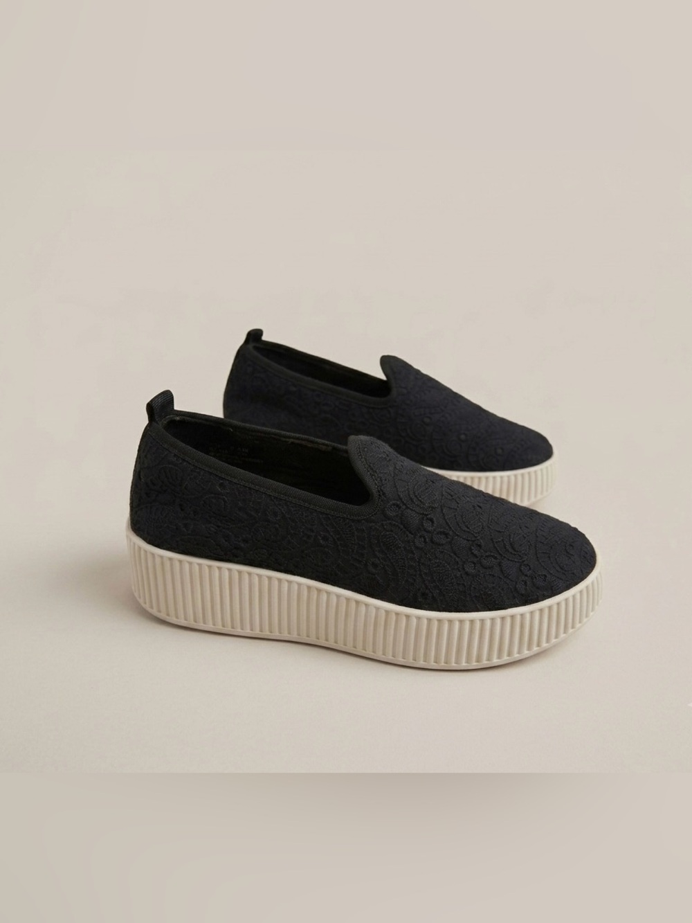 Savvy Platform Sneakers Slip-on Black Women’s  Size 6.5 Nurse Shoes Cushioned